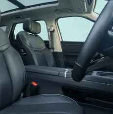 J7 Interior 6